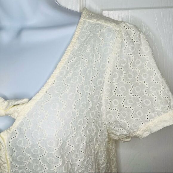 Modcloth Polished Touch Cotton Eyelet Blouse Puff Sleeves Tie Front Ivory M - Picture 6 of 13